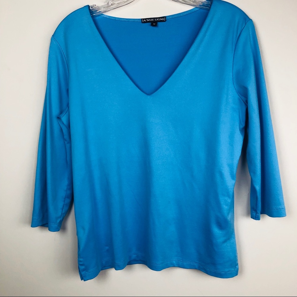 A’nue Ligne size medium blue tactel shirt